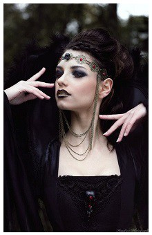 Silvana Le Fay (Emilie Sandrin) [@SilvanaLeFay]